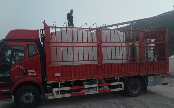 平凉立式运输桶安排发货现场